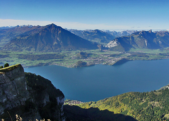 Thunersee mit Niesen (Foto: Fritz Bieri)